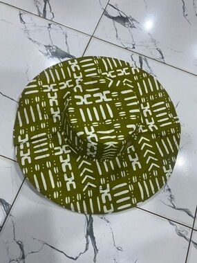K-K Vogues African Print Bucket Hat - Wax Style - Fedora Hat in olive and White